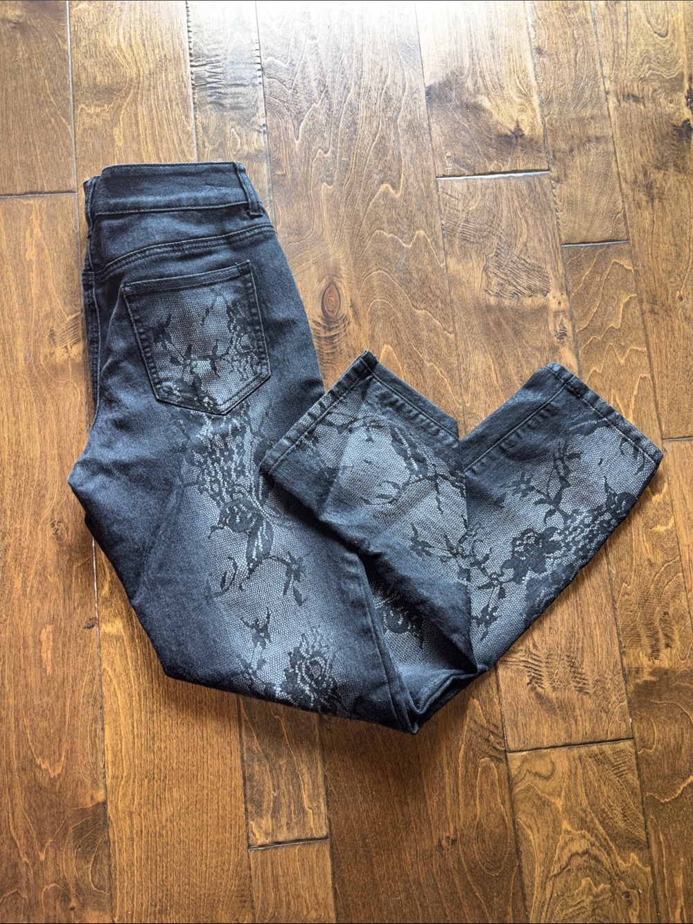 Chico’s Black Lace-Print Platinum Jeans 00